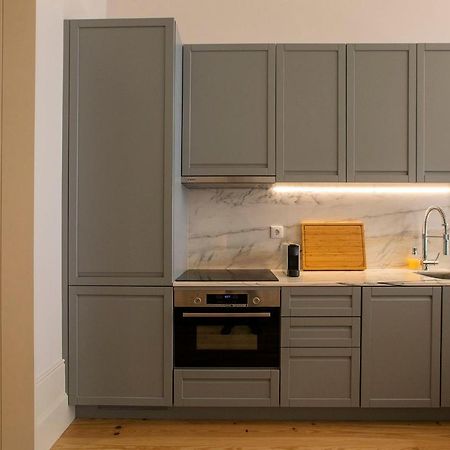 Lovelystay - 2Br Flat With Ac In Duque De Loule Porto Buitenkant foto