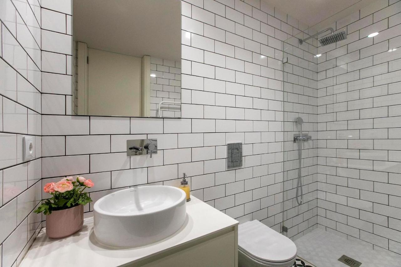 Lovelystay - 2Br Flat With Ac In Duque De Loule Porto Buitenkant foto