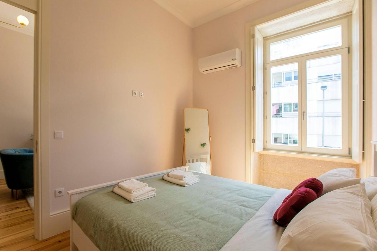 Lovelystay - 2Br Flat With Ac In Duque De Loule Porto Buitenkant foto