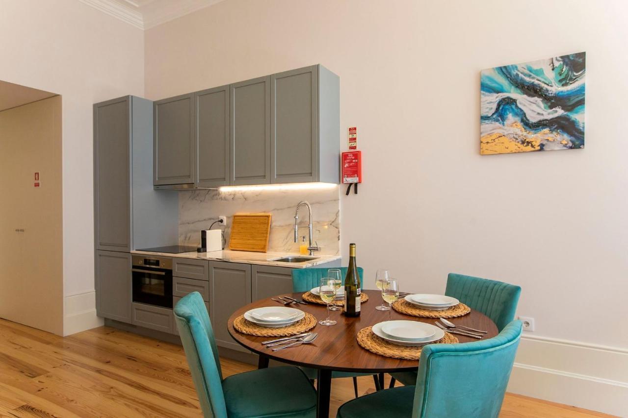 Lovelystay - 2Br Flat With Ac In Duque De Loule Porto Buitenkant foto