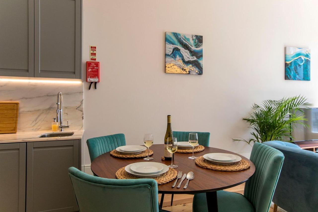Lovelystay - 2Br Flat With Ac In Duque De Loule Porto Buitenkant foto