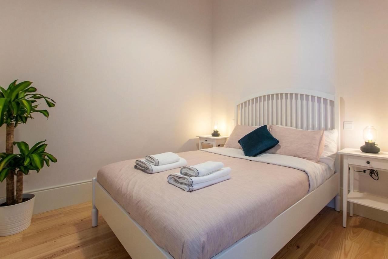 Lovelystay - 2Br Flat With Ac In Duque De Loule Porto Buitenkant foto