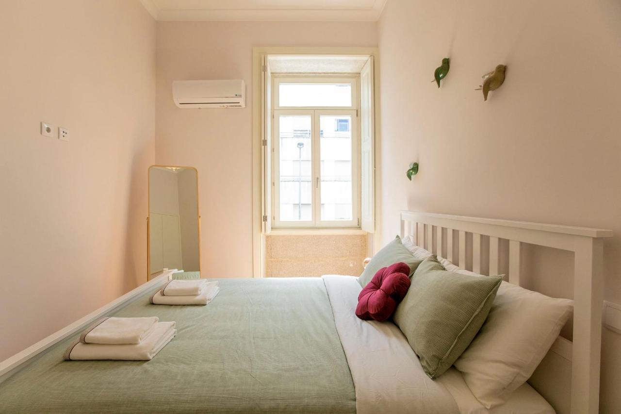 Lovelystay - 2Br Flat With Ac In Duque De Loule Porto Buitenkant foto